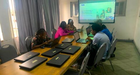 Justfine Bénin : Formez-vous en ligne et maîtrisez 7 compétences tech sur votre téléphone