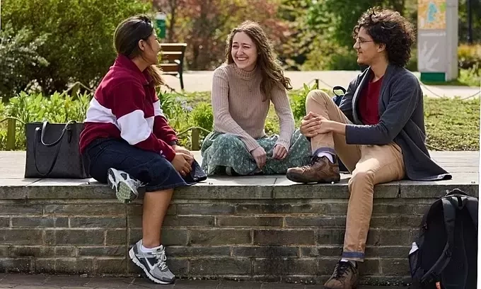 Dozens of UK universities at risk of insolvency amid lower-than-expected international enrollment - VnExpress International