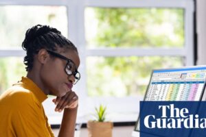Women and university graduates in Australia most at risk of losing jobs to AI, report finds