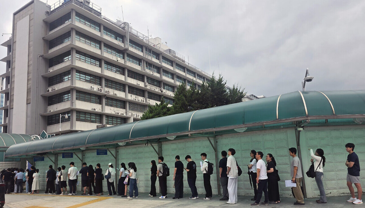 'American dream' becomes nightmare as U.S. visa uncertainties unsettle Korean students