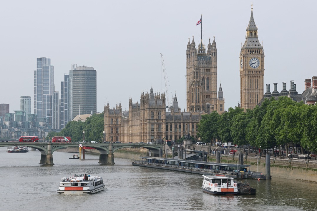 UK graduate job openings at lowest level since 2020