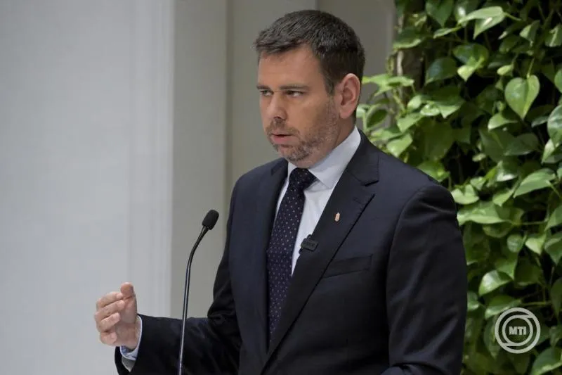 Transport and Investment Minister Dávid Vitézy speaking at 14 August's government briefing