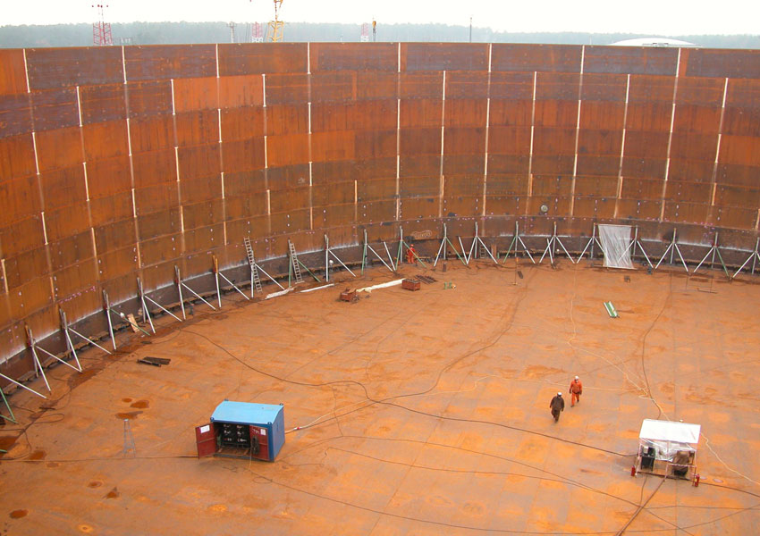 Empty gas tank - gas is a highly politicised sector in post-Soviet Europe (Photo: naftogaz.com)