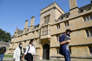 UK student visa applications fall again, raising fresh fears for university finances - VnExpress International