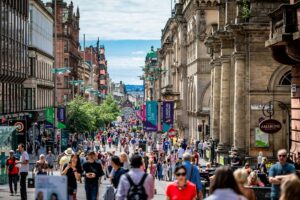 UK: August’s sponsored study visa applications drop to lowest level since 2022