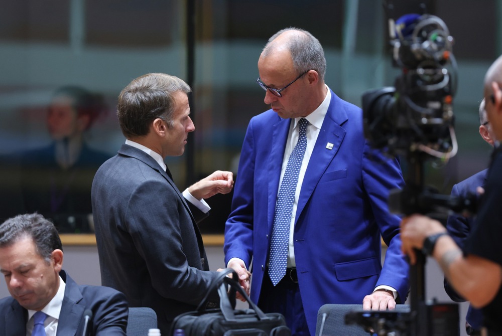 epa13305717 French President Emmanuel Macron and German Chancellor Friedrich Merz (R) during a European Council summit in Brussels, Belgium, 15 October 2026. European Union (EU) heads of state and government are meeting for a two-day summit on 15 and 16 October 2026 focusing on European competitiveness and energy prices, the EU's long-term budget for 2028-2034, continued support for Ukraine, European security and defence, migration, enlargement and reforms, and developments in the Middle East.  EPA/OLIVIER HOSLET